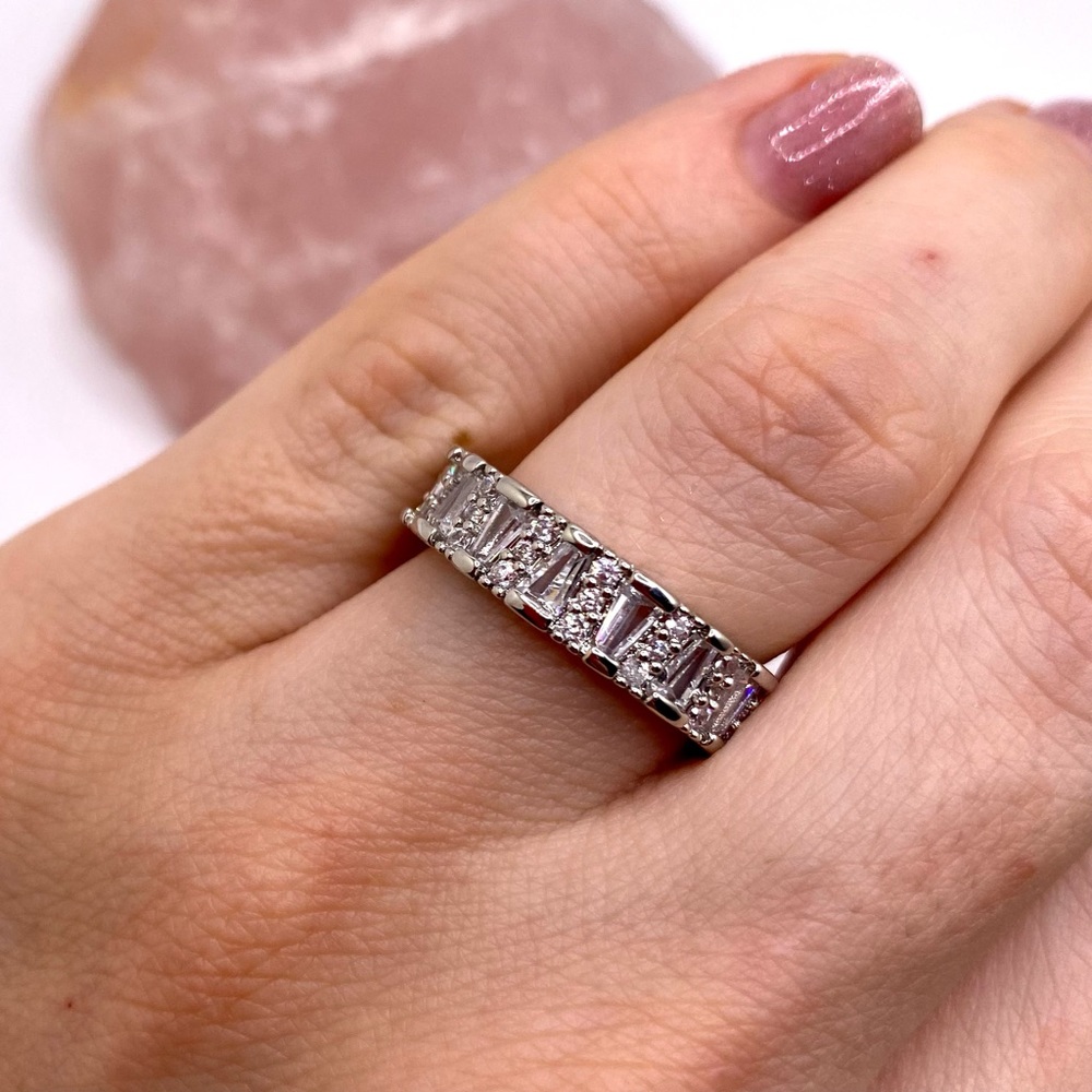 NEW Fashion Minimalistic Wedding Platinum Plated CZ Engagement Statement Ring - Picture 7 of 7